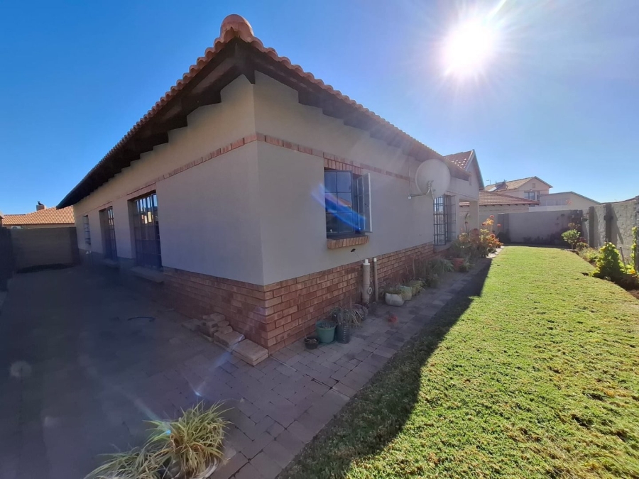 4 Bedroom Property for Sale in Waterkloof East North West